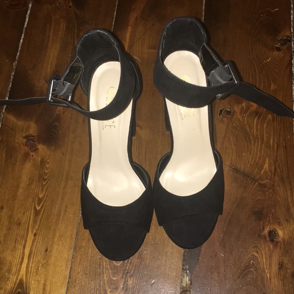 Shoes/heels - Picture 4 of 4